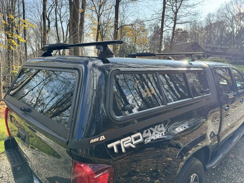 Used 2019 Toyota Tacoma TRD Sport image 10