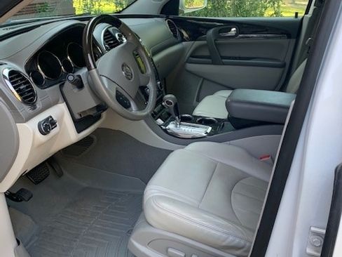 Used 2017 Buick Enclave Leather image 2