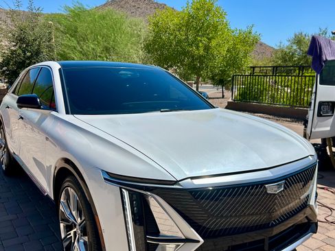 Used 2024 Cadillac Lyriq Luxury RWD image 2