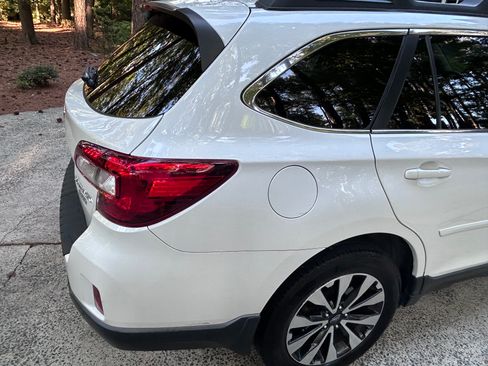 Used 2017 Subaru Outback 3.6R Limited AWD/4WD image 1