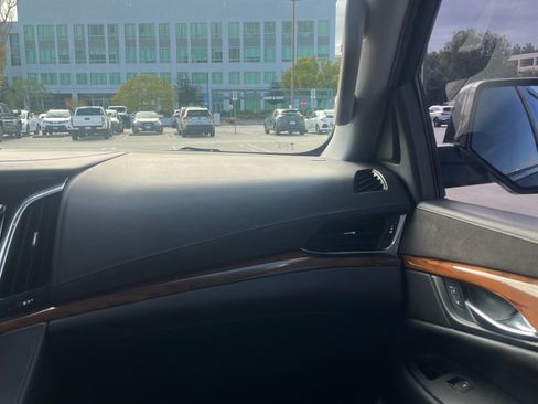 Used 2016 Cadillac Escalade ESV Luxury image 14