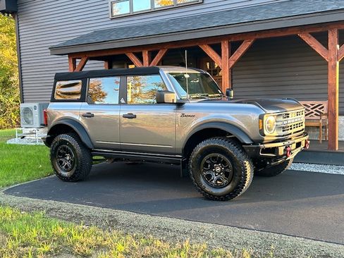 Used 2021 Ford Bronco Black Diamond w/ Sasquatch Package image 2