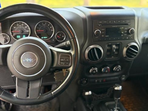 Used 2013 Jeep Wrangler Unlimited Sport image 10