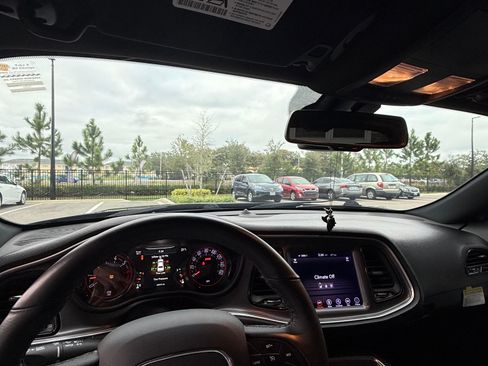 Used 2017 Dodge Challenger R/T Plus image 32