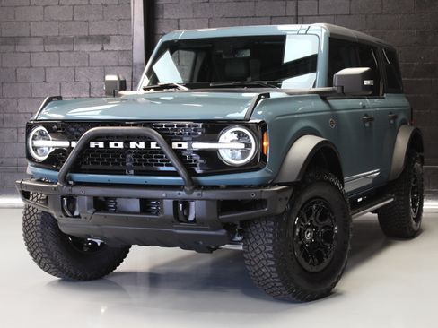 Used 2023 Ford Bronco Badlands image 2