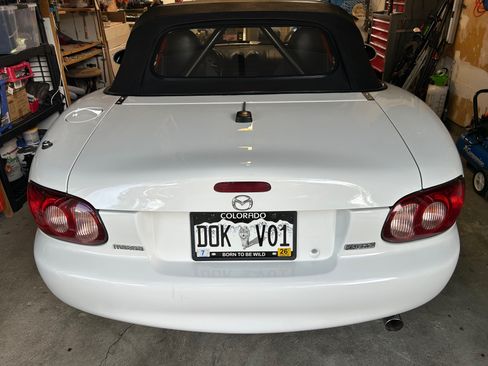 Used 2001 MAZDA MX-5 Miata RWD image 6