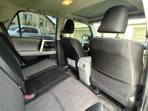 Used 2011 Toyota 4Runner SR5 w/ Convenience Pkg image 9