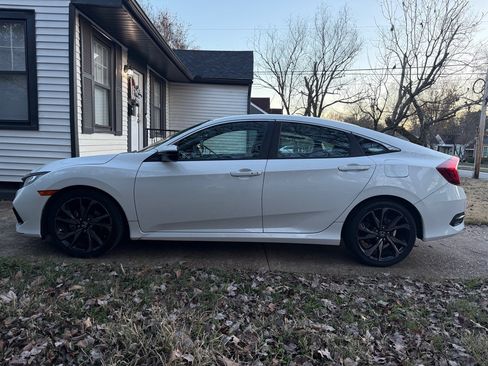 Used 2019 Honda Civic Sport image 2