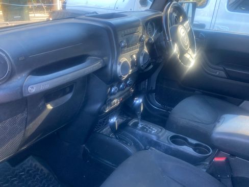 Used 2018 Jeep Wrangler Unlimited Sport image 8