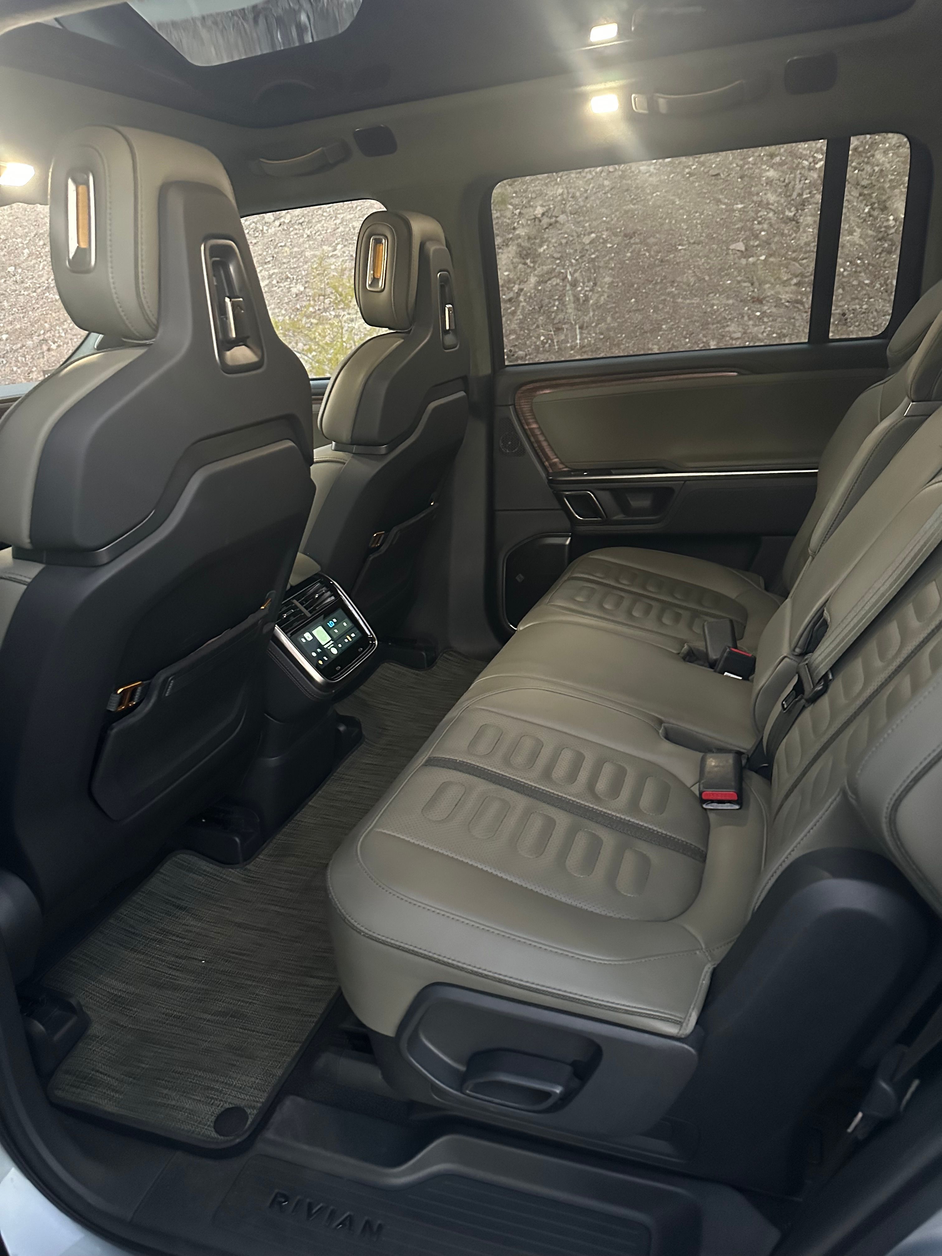 Used 2023 Rivian R1S Adventure AWD/4WD image 9
