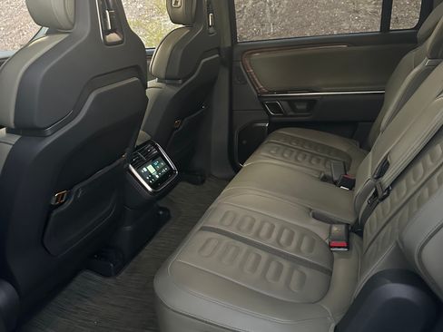 Used 2023 Rivian R1S Adventure AWD/4WD image 9