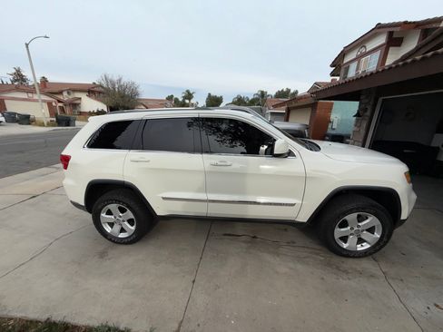 Used 2012 Jeep Grand Cherokee Laredo image 12