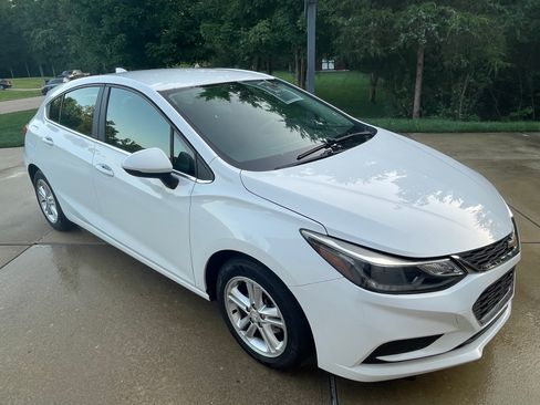 Used 2017 Chevrolet Cruze LT w/ Convenience Package FWD image 6