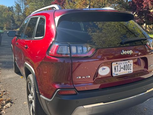 Used 2021 Jeep Cherokee Limited image 4