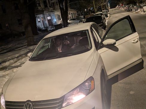 Used 2015 Volkswagen Passat 1.8T S image 1