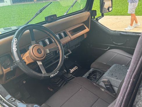Used 1995 Jeep Wrangler Rio Grande AWD/4WD image 6
