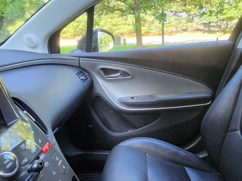 Used 2012 Chevrolet Volt Premium w/ Premium Trim Package image 17