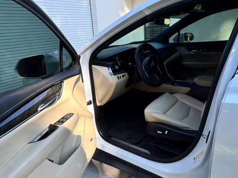 Used 2017 Cadillac XT5 Sport Utility 4D w/ LPO, Wheel Lock Package image 6