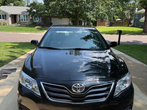 Used 2010 Toyota Camry FWD image 2