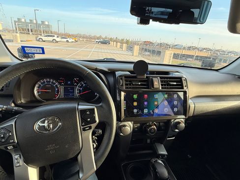 Used 2016 Toyota 4Runner SR5 Premium image 10