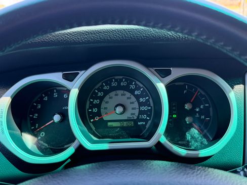 Used 2004 Toyota 4Runner Sport image 2