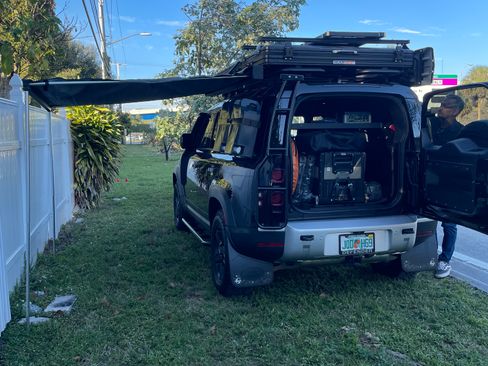 Used 2023 Land Rover Defender 110 S image 9