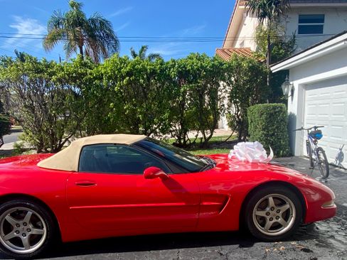 Used 2000 Chevrolet Corvette Convertible w/ Memory Pkg image 4