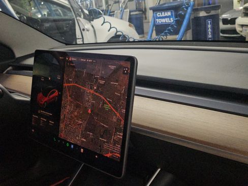 Used 2020 Tesla Model 3 Standard Range Plus image 8