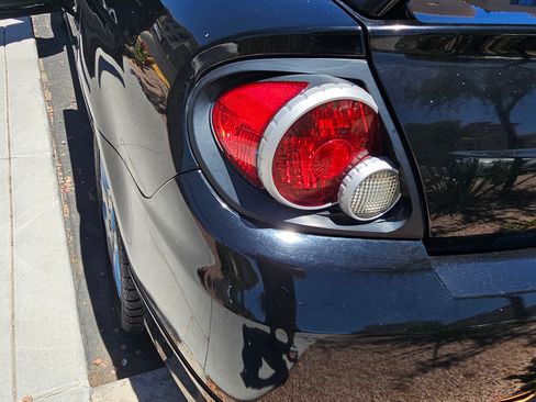 Used 2005 Dodge Neon image 2