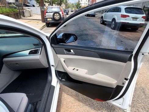 Used 2016 Hyundai Sonata SE image 13