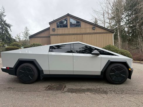 Used 2024 Tesla Cybertruck Cyberbeast image 10