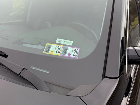 Used 2015 Cadillac Escalade Premium image 4