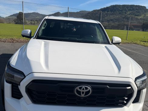 Used 2024 Toyota Tacoma TRD Off-Road image 11