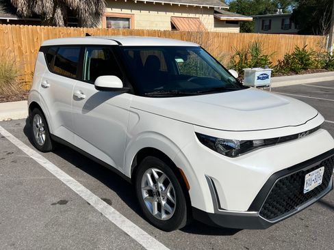 Used 2023 Kia Soul LX w/ LX Technology Package image 15