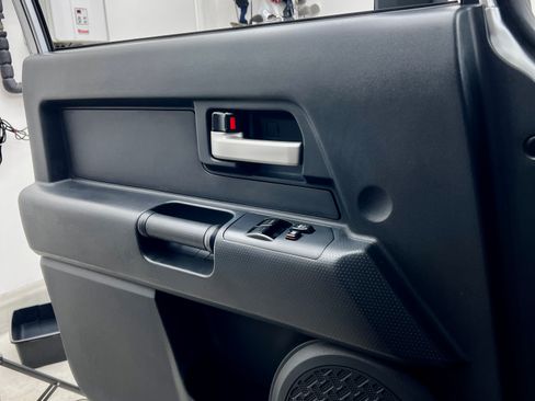 Used 2007 Toyota FJ Cruiser 2WD image 31