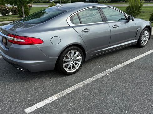 Used 2013 Jaguar XF RWD image 4