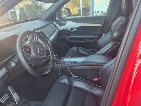 Used 2017 Volvo XC90 T6 R-Design w/ Vision Package image 8