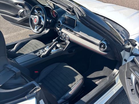 Used 2017 FIAT 124 Spider Abarth RWD image 13