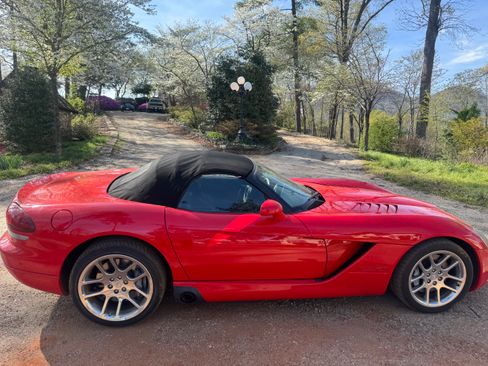 Used 2003 Dodge Viper SRT-10 image 2
