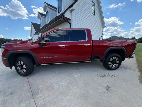 Used 2024 GMC Sierra 2500 Denali w/ Denali Reserve Package AWD/4WD image 8