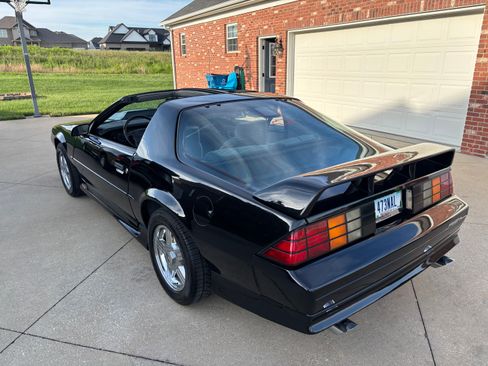 Used 1992 Chevrolet Camaro RS RWD image 9
