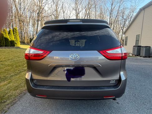 Used 2015 Toyota Sienna XLE image 4