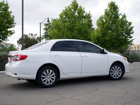 Used 2012 Toyota Corolla LE FWD image 11