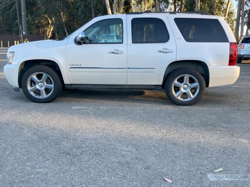 Used 2013 Chevrolet Tahoe LTZ image 9