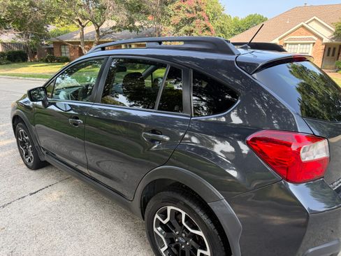 Used 2016 Subaru Crosstrek 2.0i Premium w/ Popular Package #1 AWD/4WD image 2