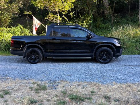 Used 2017 Honda Ridgeline Black Edition image 5