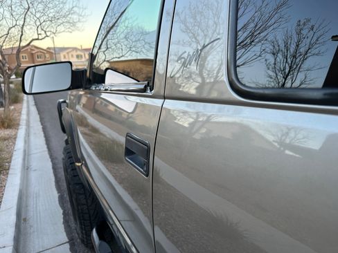 Used 1999 Chevrolet Tahoe 4WD 2-Door w/ Preferred Equipment Group image 6