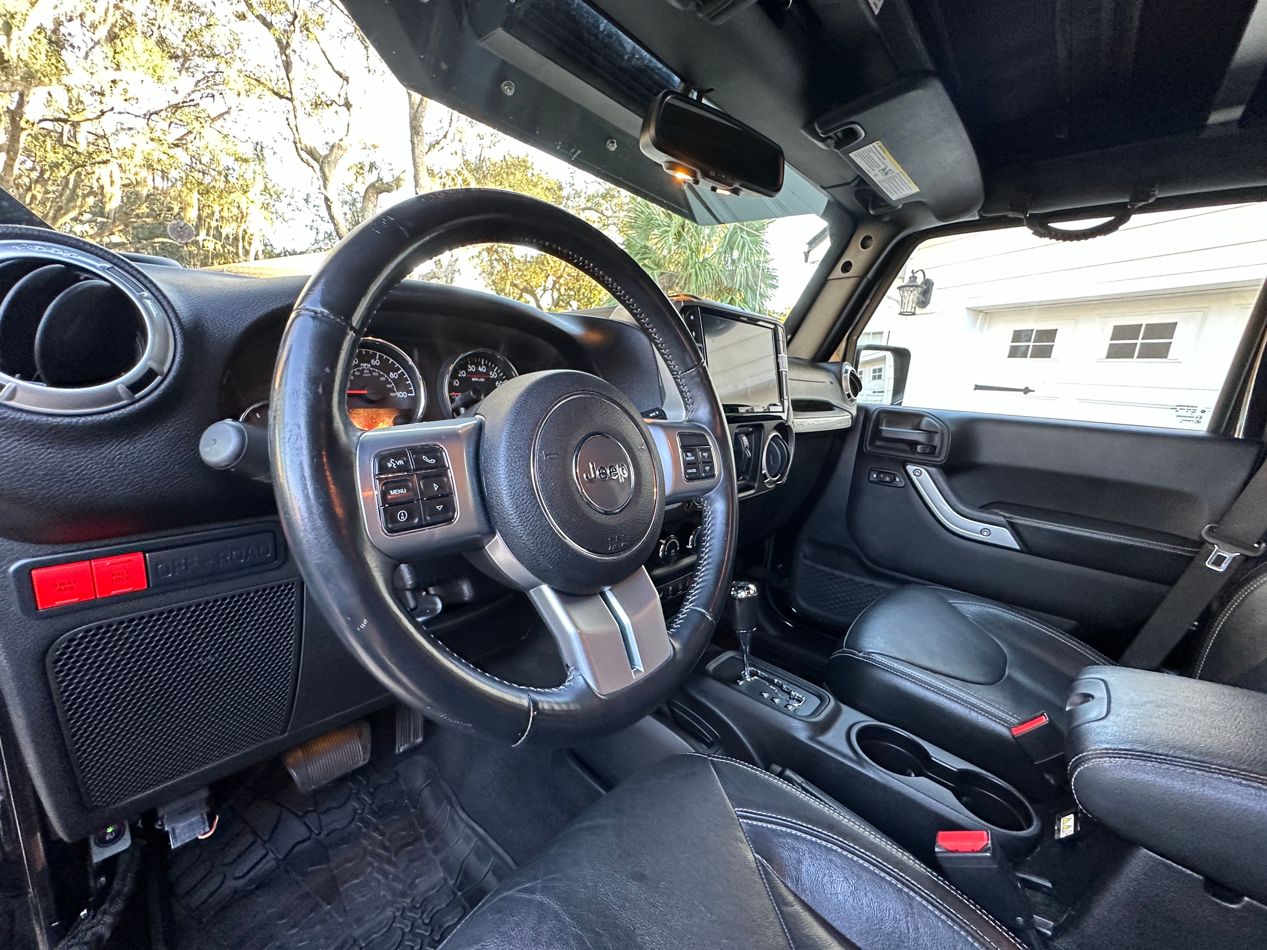 Used 2015 Jeep Wrangler Unlimited Rubicon AWD/4WD image 10