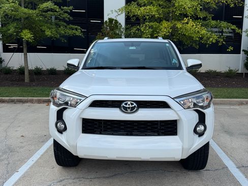 Used 2016 Toyota 4Runner SR5 image 2
