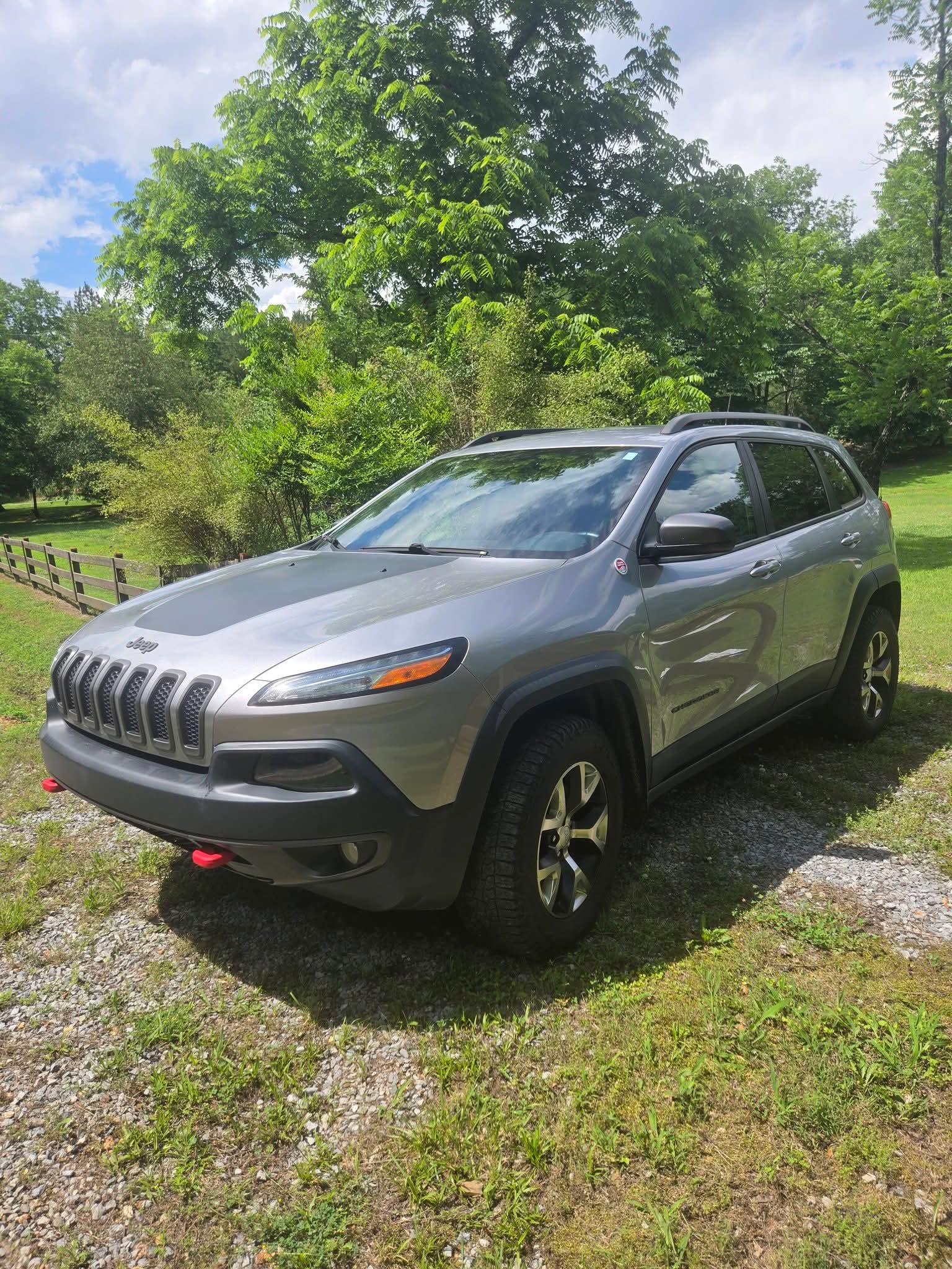 Used 2017 Jeep Cherokee Trailhawk AWD/4WD image 1